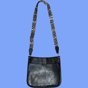 Stylish Black Shoulder Bag with Leopard Strap